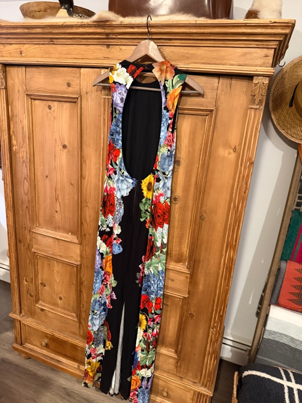 Alice + Olivia Delora Maxi Dress - Picture 6 of 7